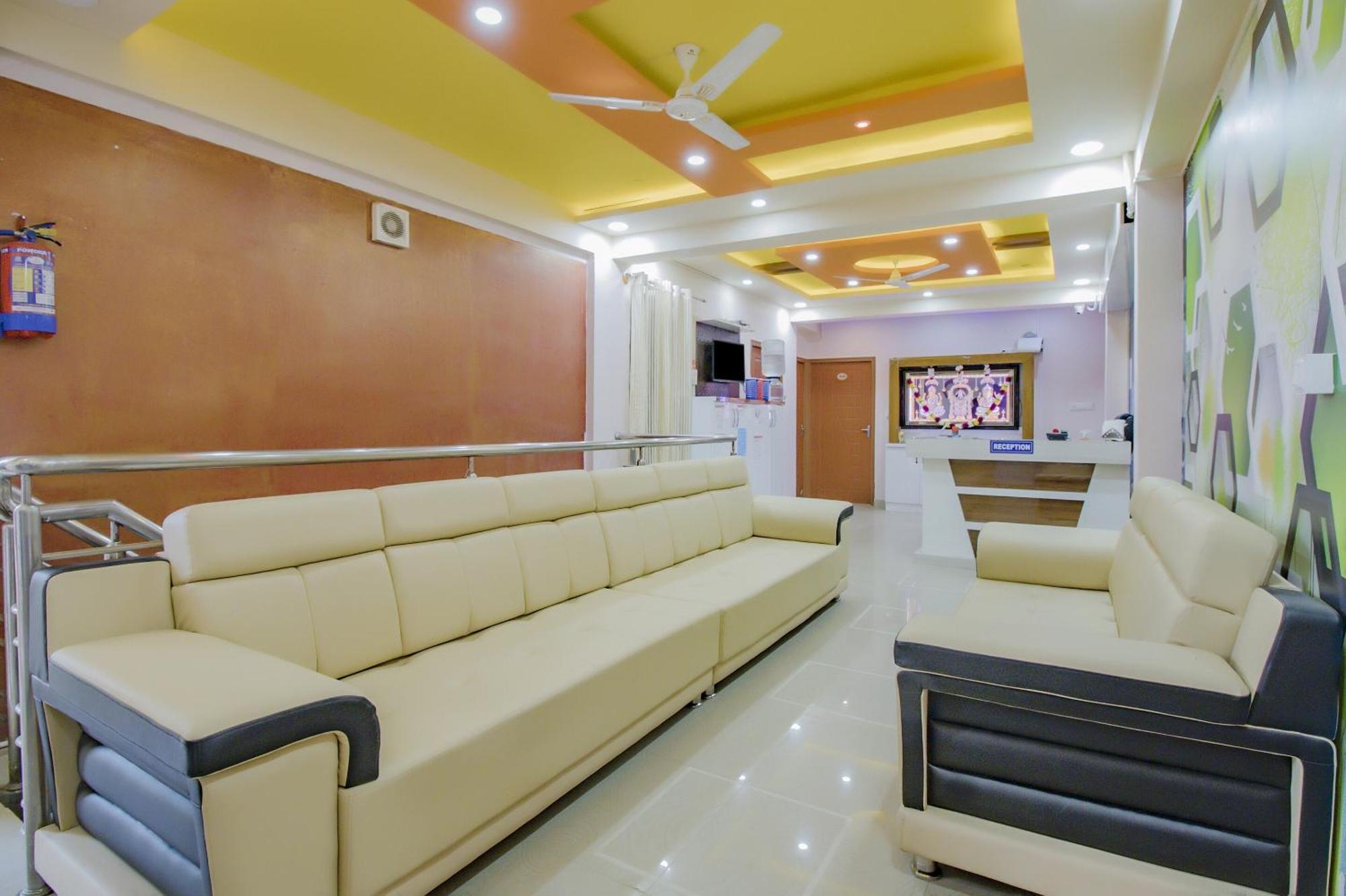 Oyo 79181 Sri Dhanalakshmi Boarding & Lodging Bangalore Luaran gambar