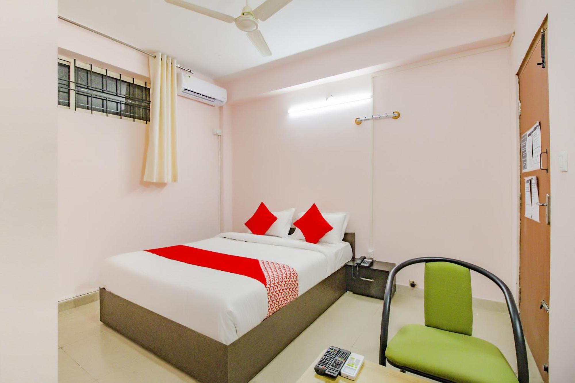 Oyo 79181 Sri Dhanalakshmi Boarding & Lodging Bangalore Luaran gambar