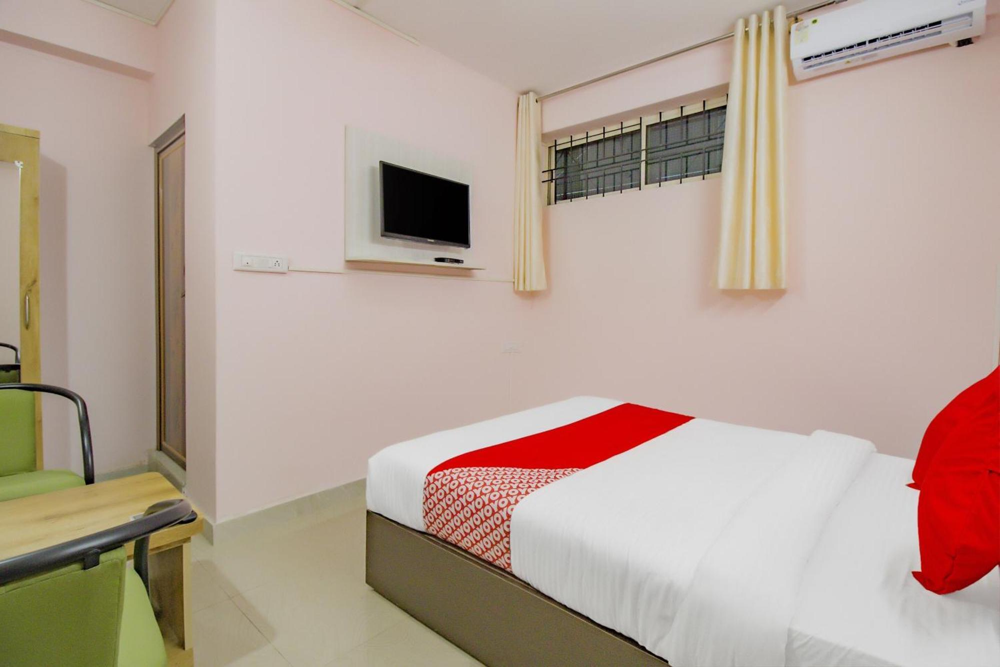 Oyo 79181 Sri Dhanalakshmi Boarding & Lodging Bangalore Luaran gambar
