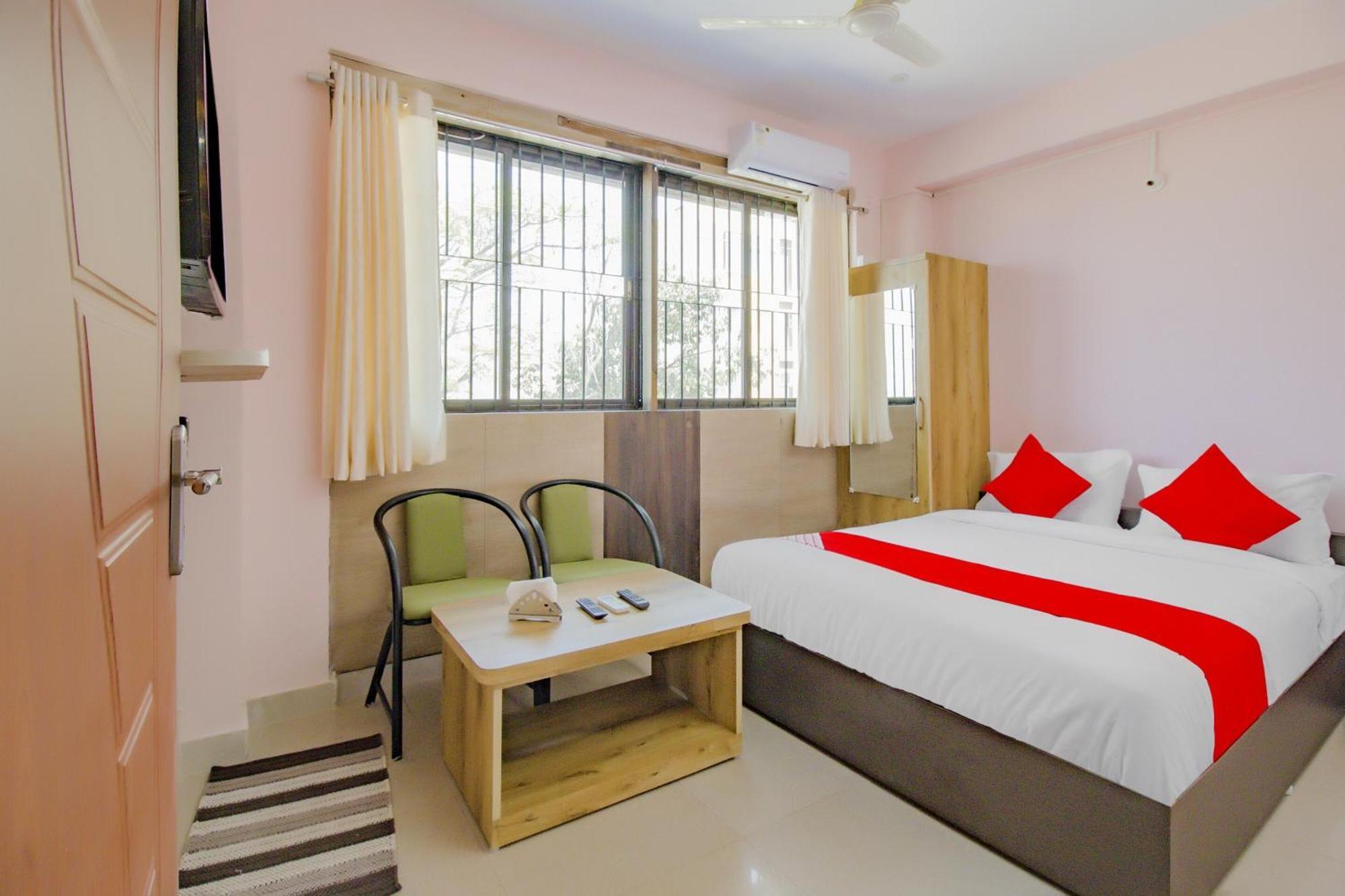 Oyo 79181 Sri Dhanalakshmi Boarding & Lodging Bangalore Luaran gambar