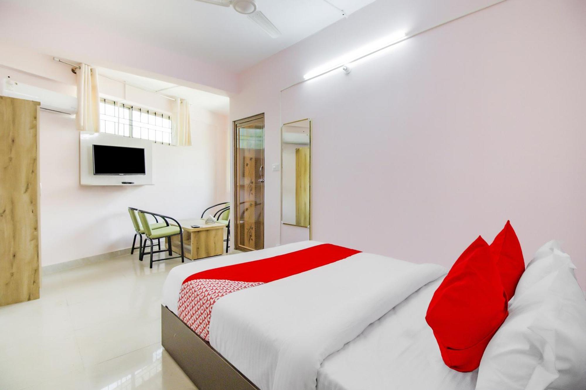 Oyo 79181 Sri Dhanalakshmi Boarding & Lodging Bangalore Luaran gambar